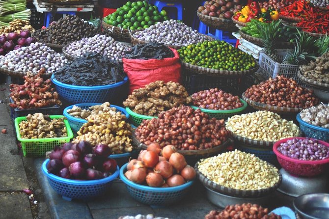 Hoi An Countryside bike tour, Basket boat and Cooking class - Market ingredients and a practical cooking session