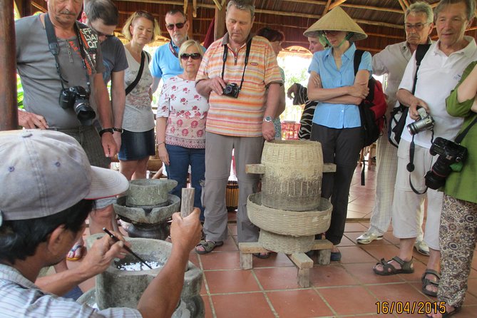 Hoi An countryside biking - Basket Boat - Vegetable village - Local home Cooking - Rowing a bamboo basket boat in Cam Thanh