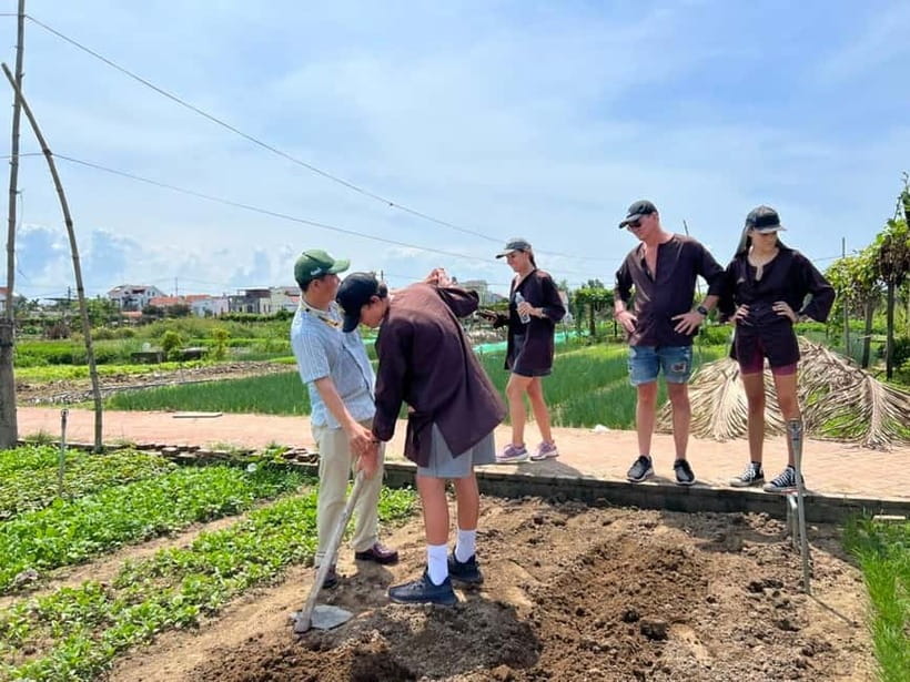 Hoi An: Countryside Biking Sighseeing & Basket Boat Ride - Rice paddies, shrimp farms, and village animals