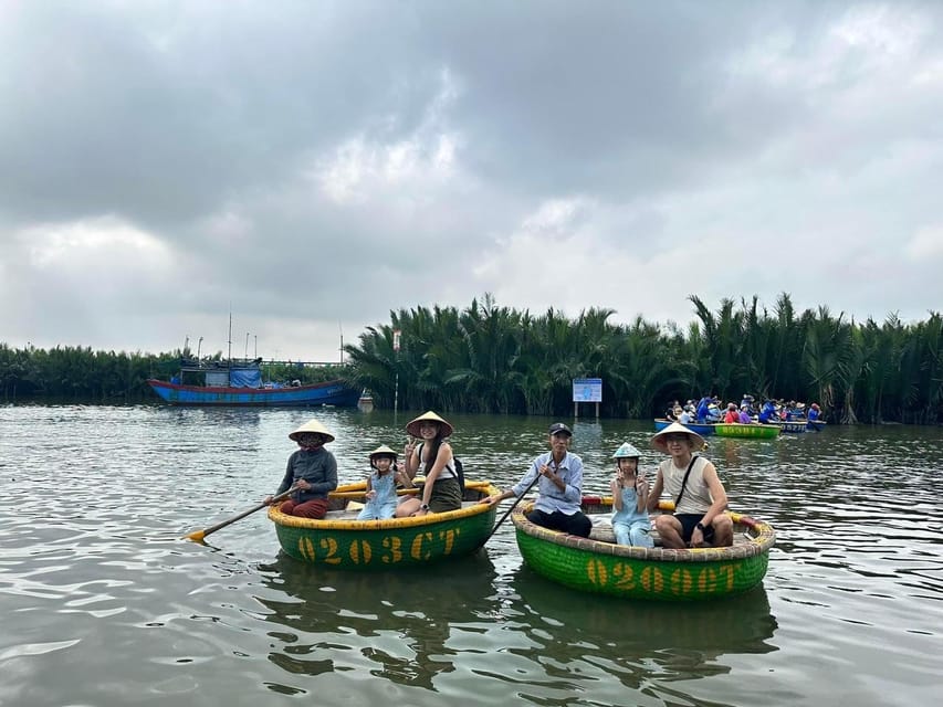 Hoi An: Countryside Biking Sighseeing & Basket Boat Ride - A home-cooked lunch with a local family