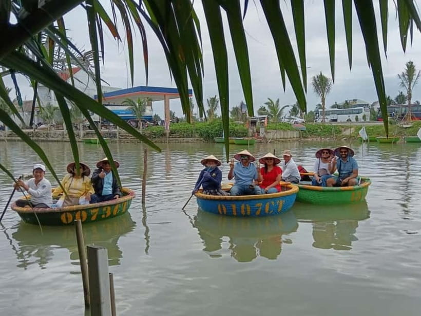 Hoi An: Countryside Biking Sighseeing & Basket Boat Ride - Tra Que Vegetable Village puts you to work