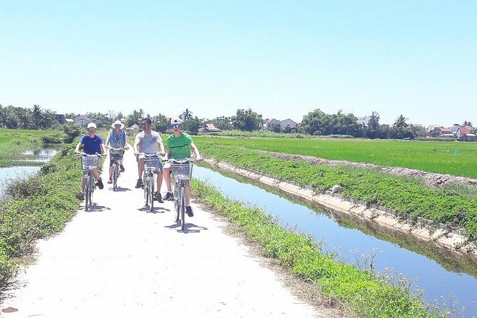 Hoi An Countryside Biking Tour(Vegetable village -basket boat - fishing village) - Lunch with a local family