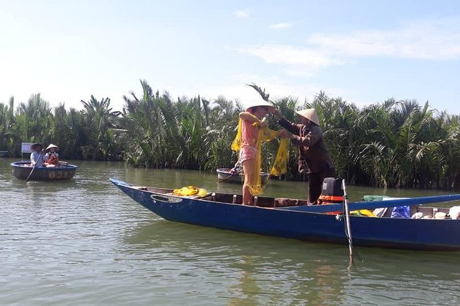 Hoi An Countryside Biking Tour(Vegetable village -basket boat - fishing village) - Starting in Hoi An and reaching Tra Que