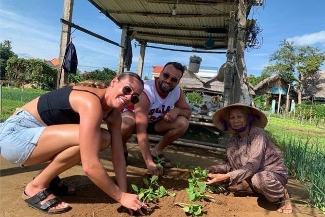 Hoi An Countryside PRIVATE TOUR - Highlights and Hidden Gems - Tra Que Vegetable Village and a taste of farm work