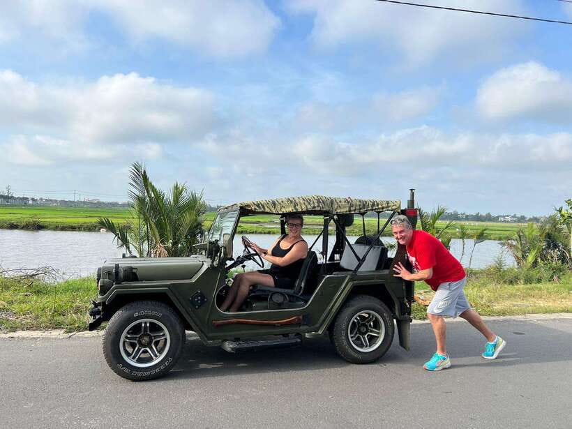 Hoi An: Countryside Villages and River Islands Private Tour - Weaving river reeds into colorful mats