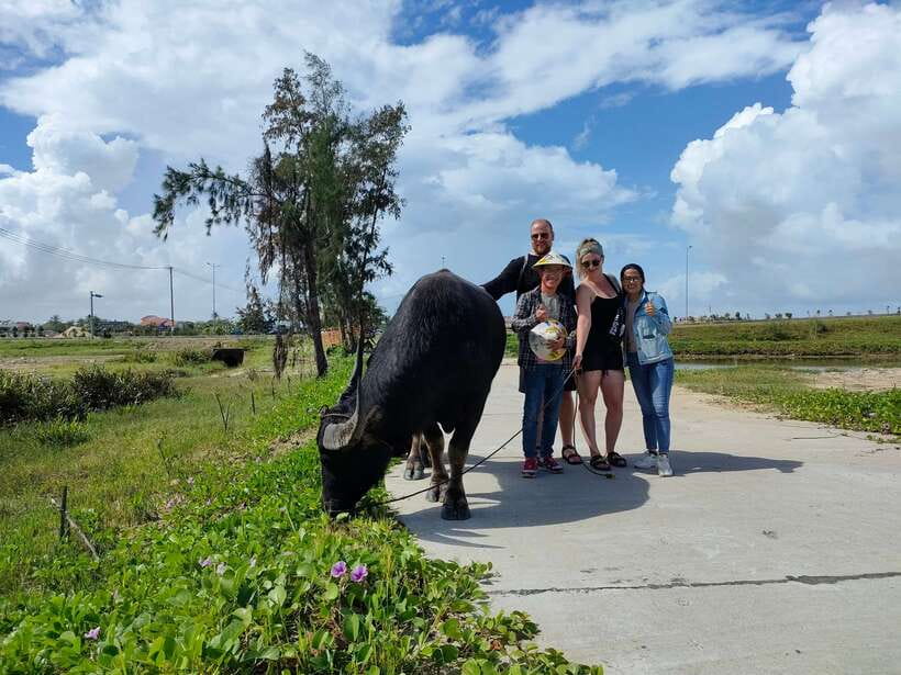 Hoi An: Countryside Villages and River Islands Private Tour - Tra Que Vegetable Village and the final meal