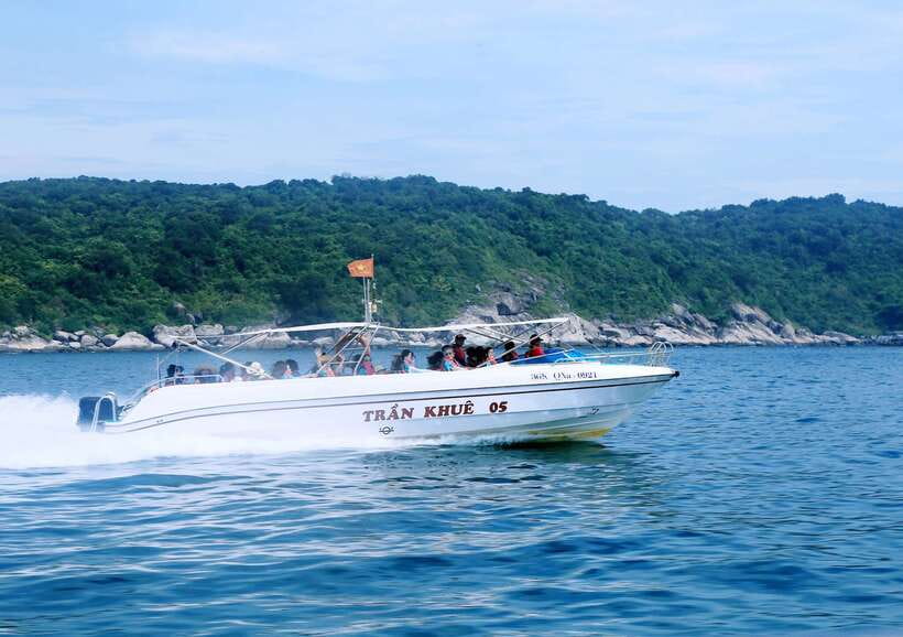 Hoi An/ Da Nang: Cham Island Discovery Tour - Lunch at Ong Beach is generous in variety, not designed for quiet comfort