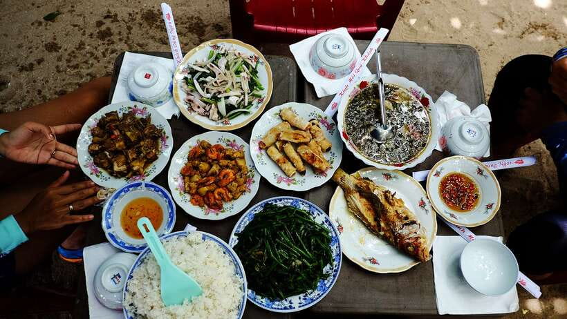 Hoi An/ Da Nang: Cham Island Discovery Tour - Au Thuyen, Ong Temple, and the first look at island life