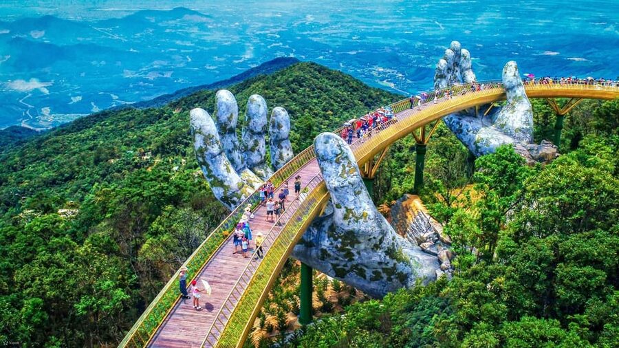Hoi An/Da Nang : Golden Bridge , Marble Mt & Lady Buddha - The Golden Bridge at Ba Na Hills