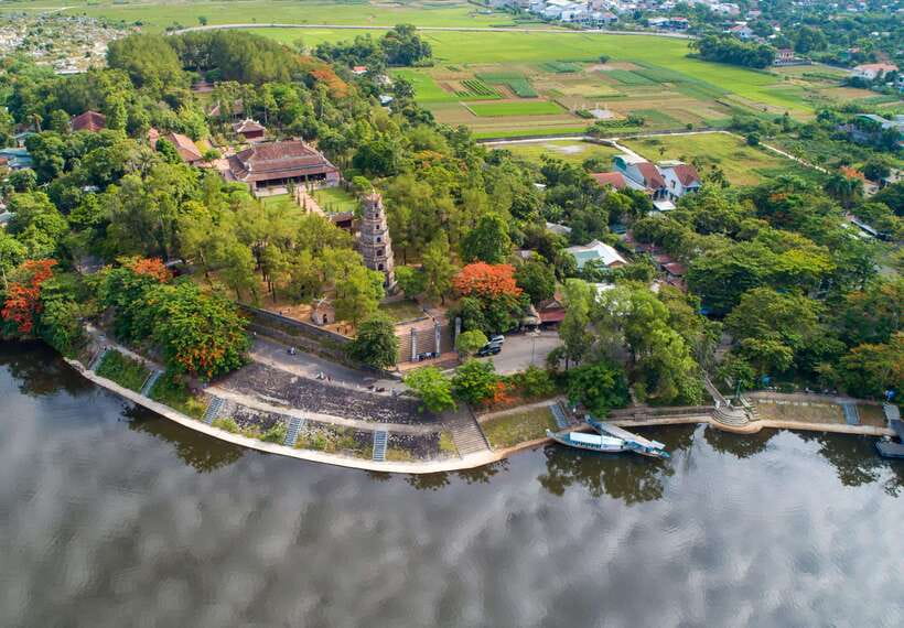 Hoi An/Da Nang: Hue Imperial City by Bus or Train Experience - Choosing between the bus and train