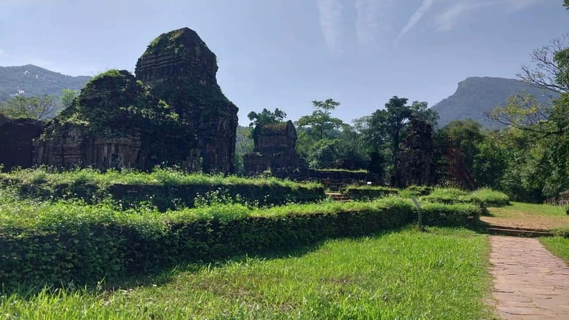 Hoi An/Da Nang: My Son Sanctuary Sunrise & Morning with Boat - Breakfast, noodles, and a practical food break