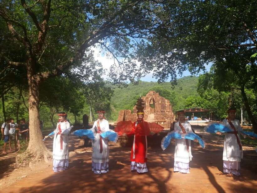Hoi An/Da Nang: My Son Sunset Tour, Boat Trip with Brunch - The traditional Champa performance