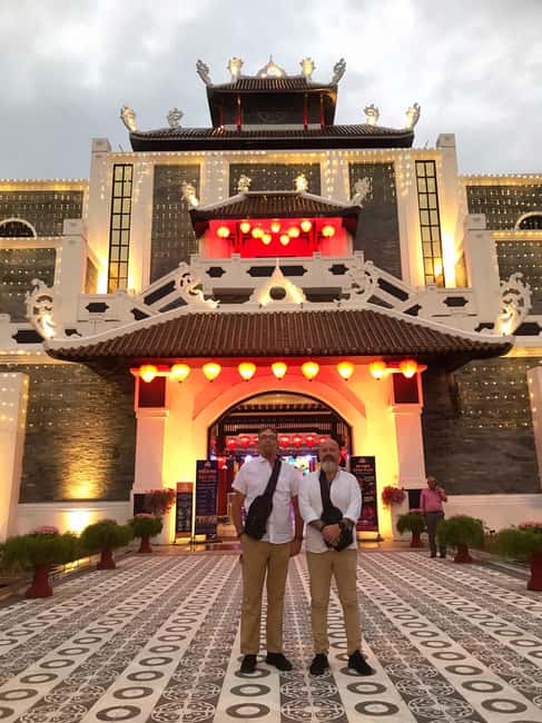 Hoi An: Da Nang Sunset Views & Han River Night Cruise - What the guides add to the evening