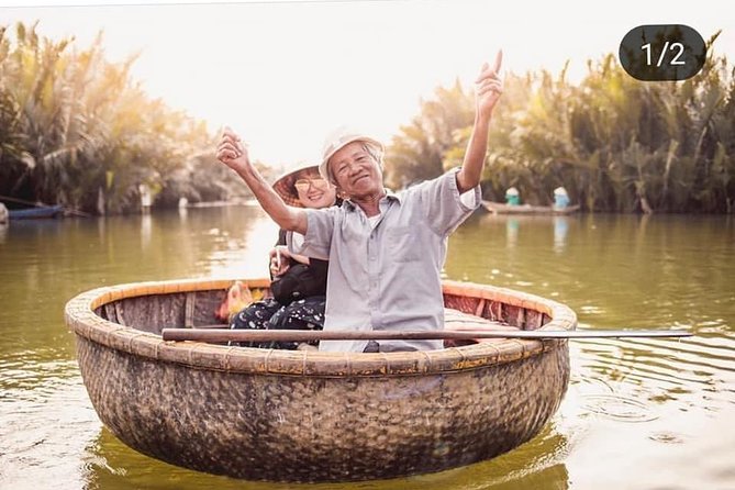 Hoi An/Da Nang: Vegetarian Cooking Class & Basket Boat Ride - Crab fishing with rods and special nets