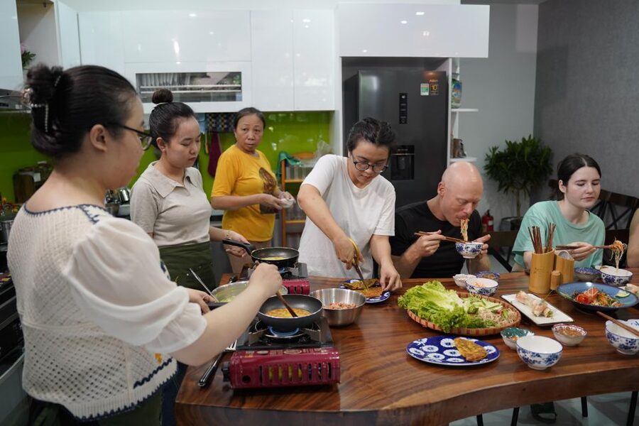 Hoi An/Da Nang: Vietnamese Cooking Class with Transportation - Choosing between Hoi An and Da Nang