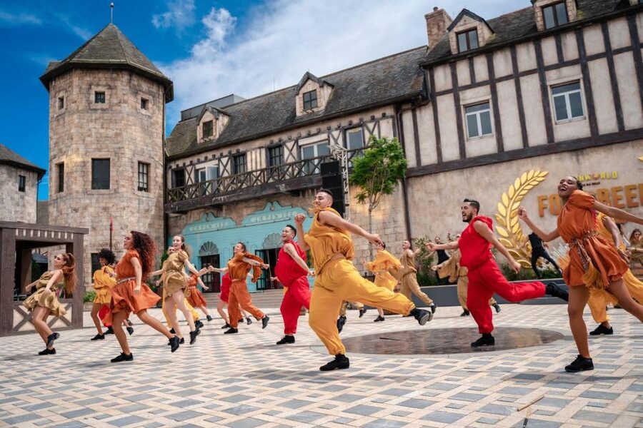 Hoi An/Danang: Bana Hills and Golden Bridge Small Group Tour - The second cable car and the French Village