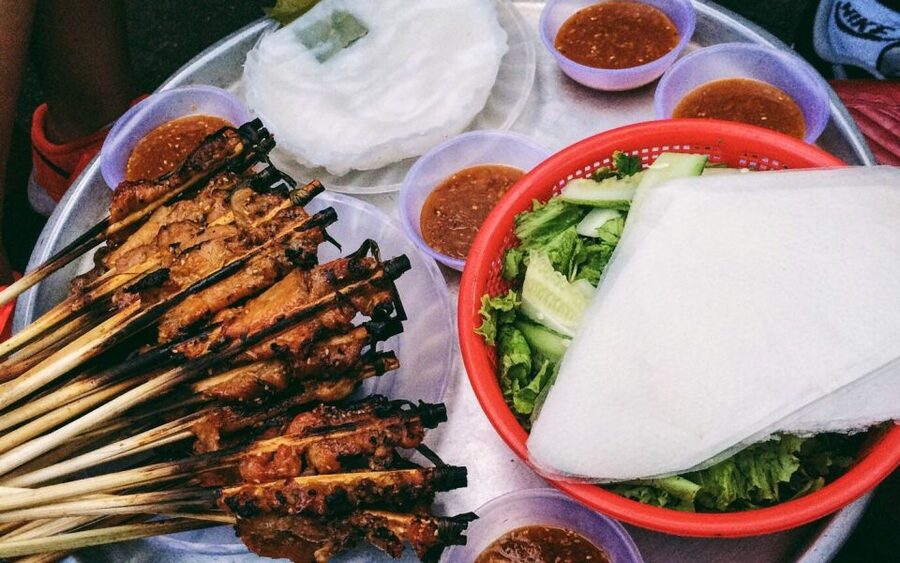 Hoi An: Evening Food Culture Tour by Vespa - The guide makes the food make sense