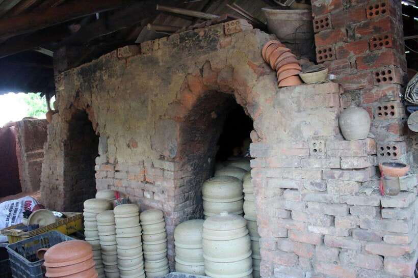 Hoi An: Experience Pottery Making With Local Craftsmen - Painting turns the class into a proper keepsake