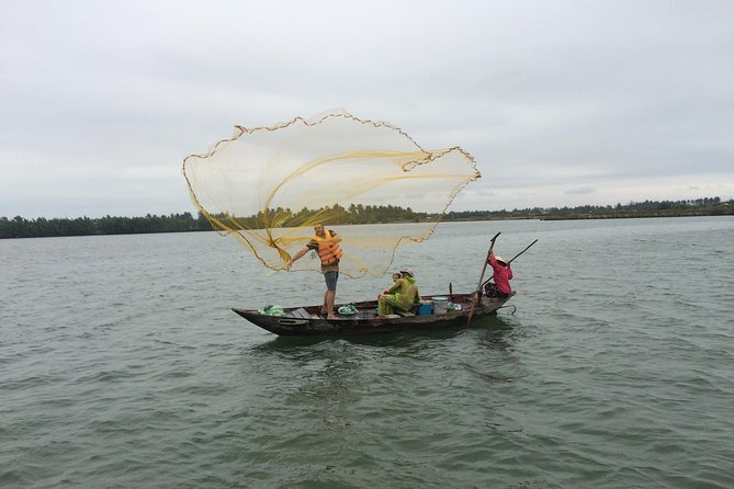 Hoi An Farming and Fishing life Experience Tour - Trading bicycle wheels for river water