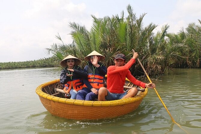 Hoi An Fishing Tour Private-Lantern /Cafe Making Class by Lunch - Casting nets from a round basket boat
