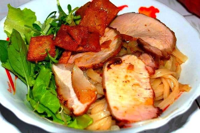 Hoi An food tour - Sweet soup beside the Hoai River