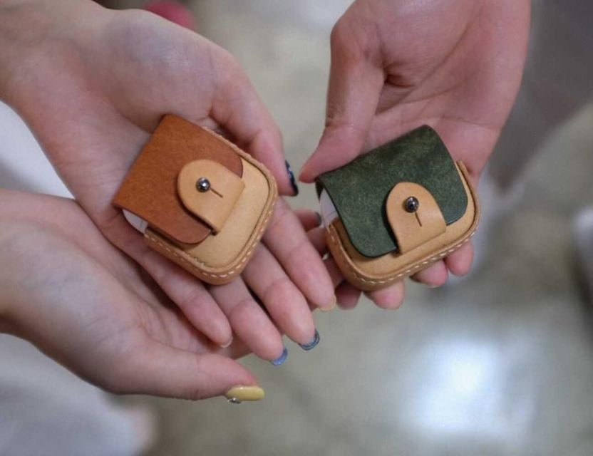 Hoi An: Handmade Leather Crafts Workshop (Starter Course) - Picking leather and choosing what to make