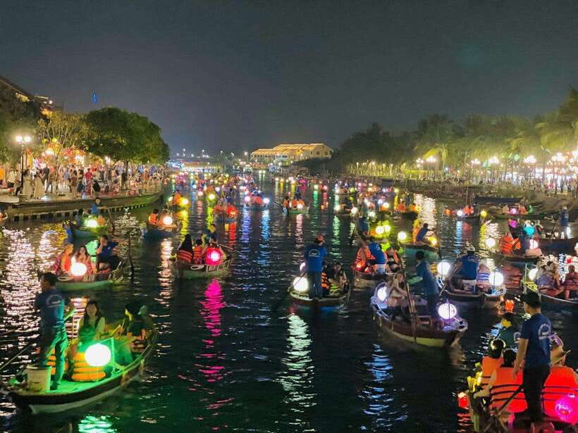 Hoi An: Hoai River Boat Ride with Flower Lantern Release - Key points to know before boarding