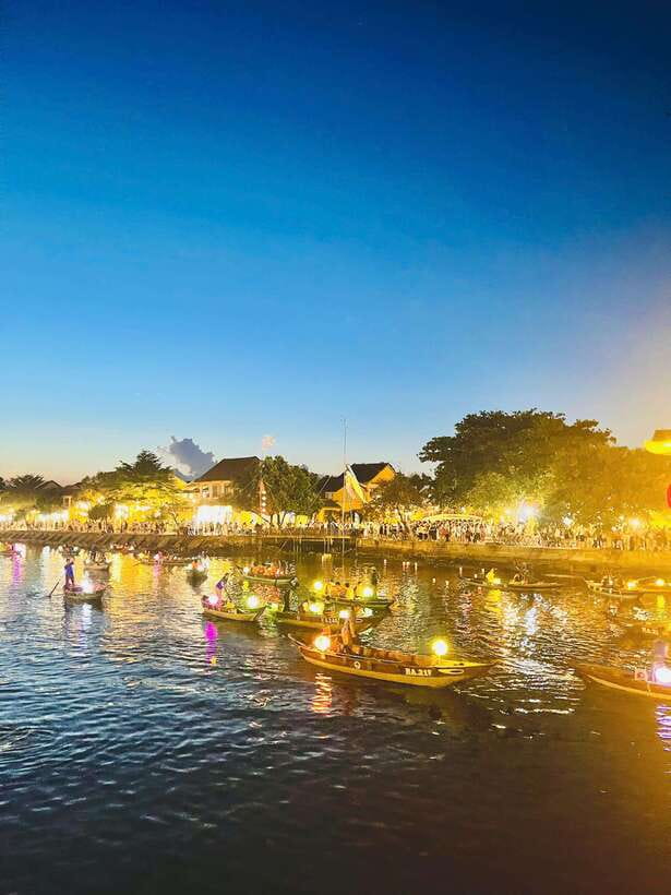 Hoi An: Hoai River Boat Ride with Flower Lantern Release - Releasing a flower lantern for good luck