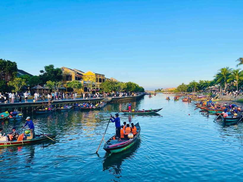 Hoi An: Hoai River Boat Ride with Flower Lantern Release - Is $7 good value?