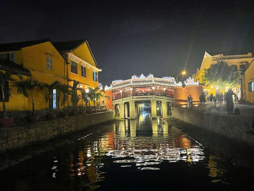 Hoi An: Hoai River Boat Ride with Flower Lantern Release - What to bring and what not to expect