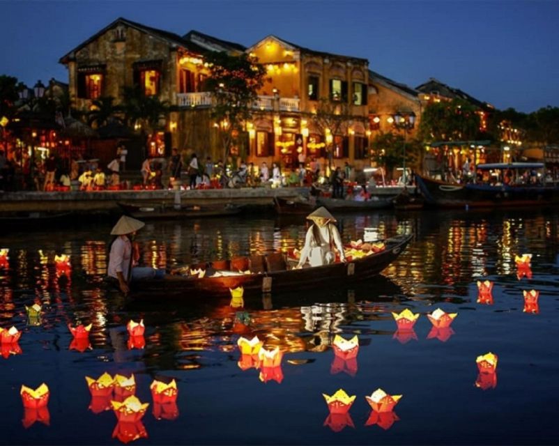 Hoi An : Hoai River Boat Trip by Night and Floating Lantern - What you see during the 10 to 15 minute ride