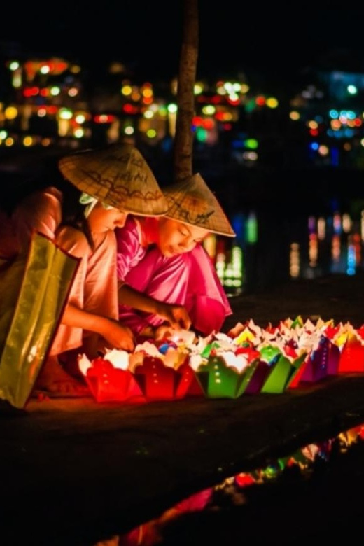 Hoi An: Hoai River Night Boat Trip and Floating Lantern - Lighting the Flower Lantern