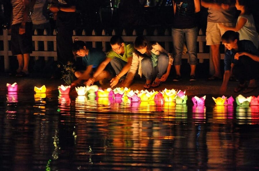 Hoi An: Hoai River Night Boat Trip and Floating Lantern - Boarding a Four-Person Wooden Boat