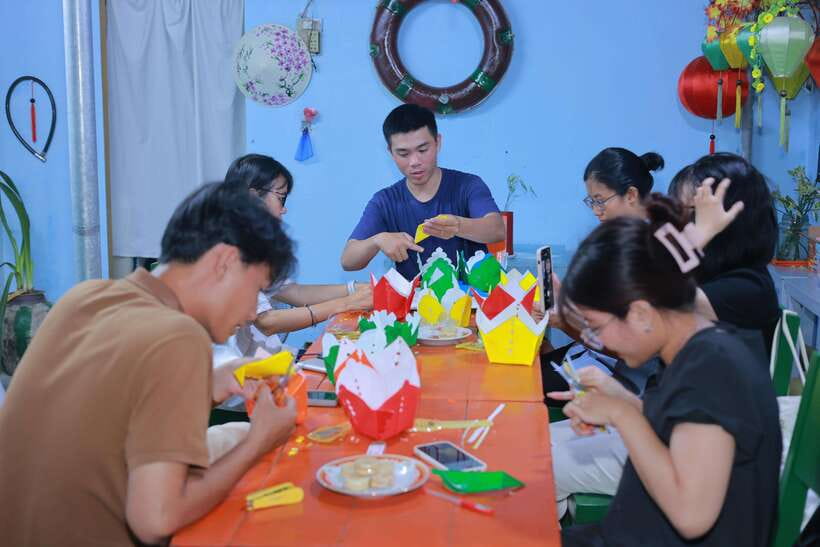 Hoi An : Lantern Boat Ride & Flower Lantern Making Class. - My practical tips before you go