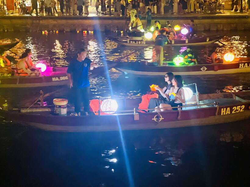 Hoi An: Lantern Boat Ride on the Hoai River - What the ride is like for children and families