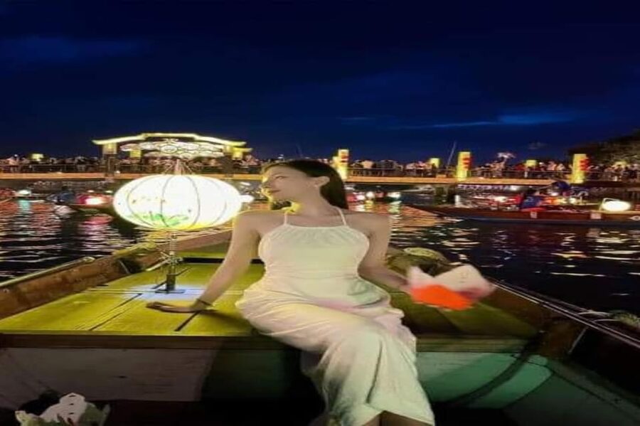 Hoi An : Lantern Boat Ride & Release Lanterns - Starting at An Hoi Bridge after dark