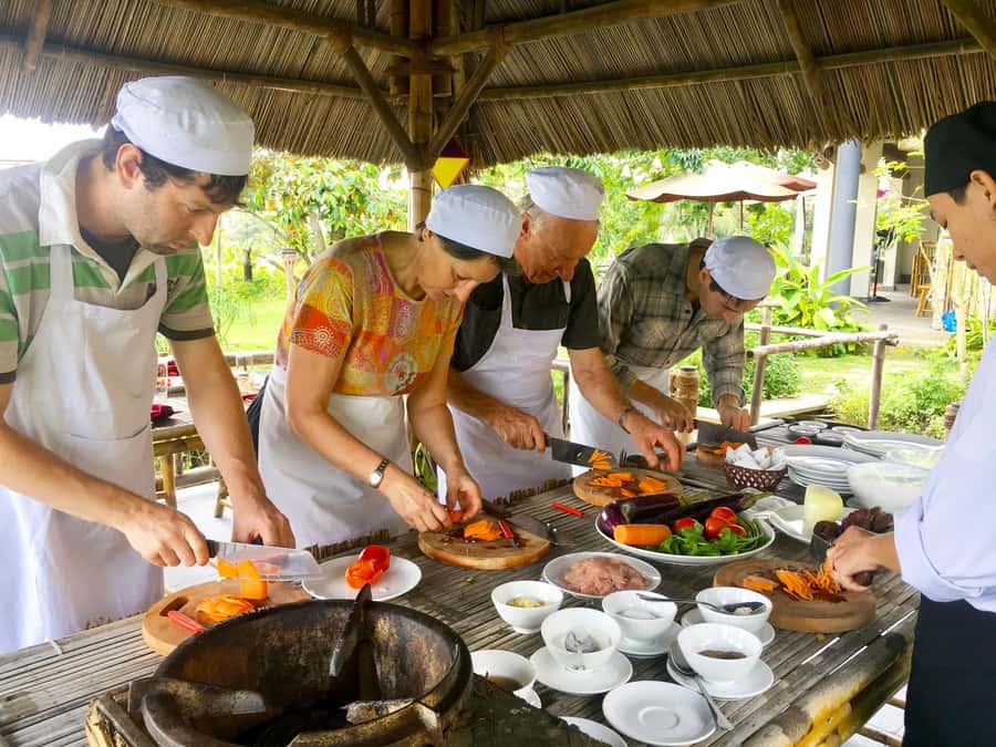 Hoi An : Lantern Making & Cooking Class With Local Family - Making a Hoi An lantern from bamboo and silk