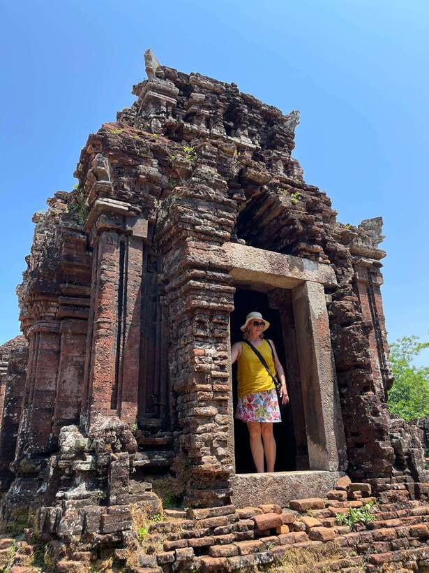 Hoi An: My Son Ruins; Bus-Boat-Cultural Show-Lunch-Guide - The Champa show and cultural context