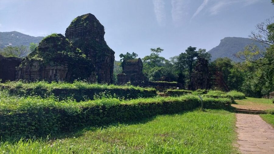 Hoi An: My Son Sanctuary Sunrise & Boat Trip w. Breakfast - Cruising the Thu Bon River toward Hoi An
