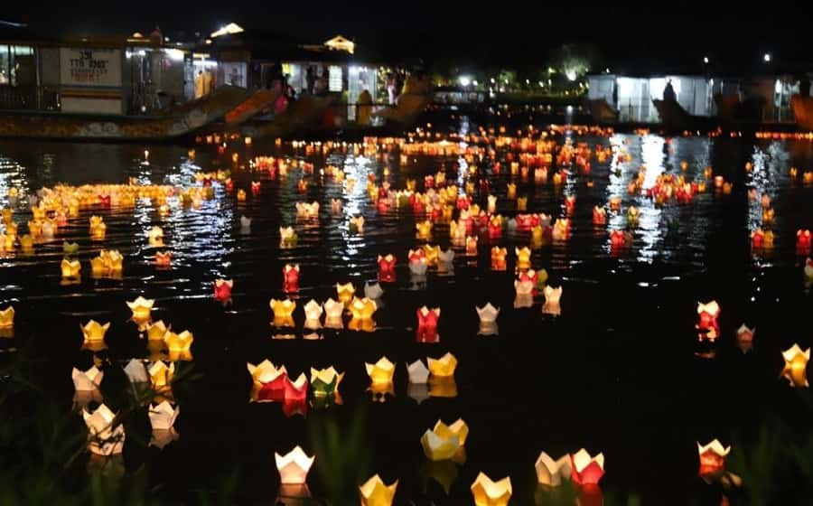Hoi An : Night Boat Trip and Floating Lantern on Hoai River - Meeting at the Kazimierz Kwiatkowski bust