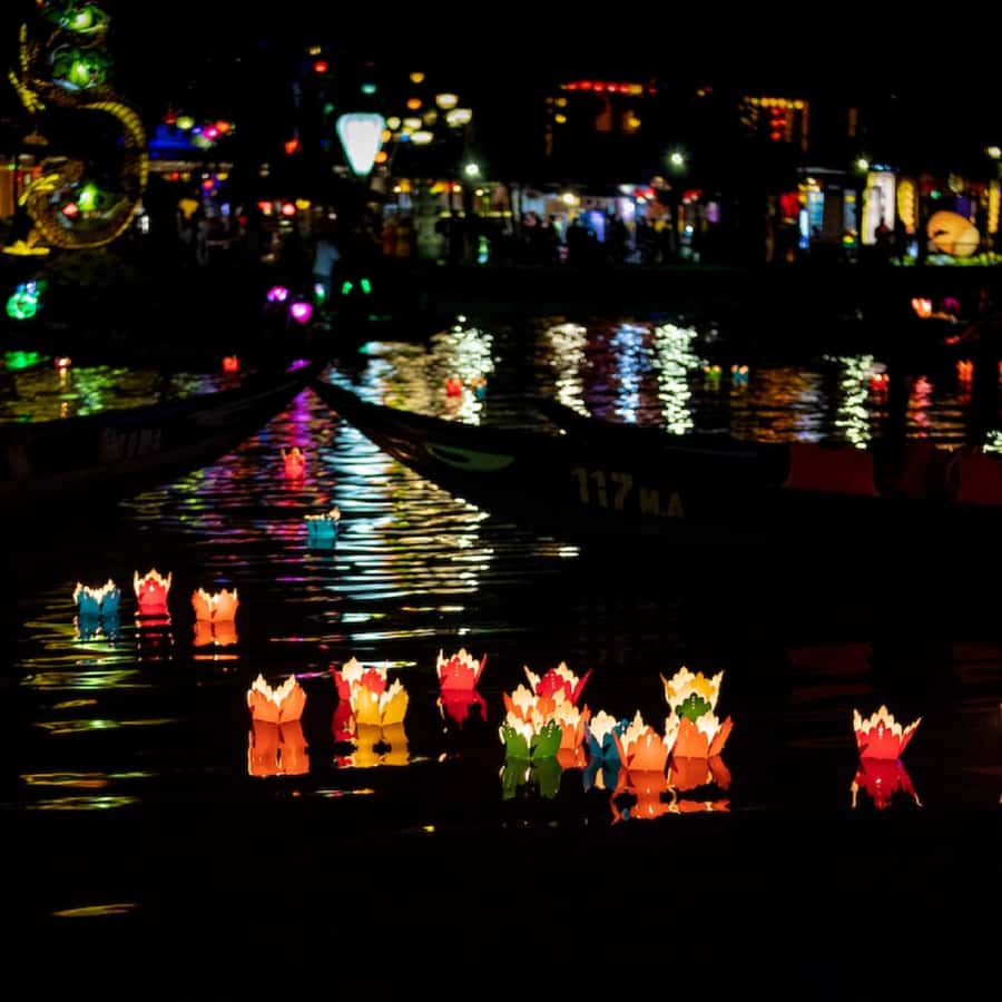Hoi An : Night Boat Trip and Floating Lantern on Hoai River - Timing, queues, and the best way to plan the evening