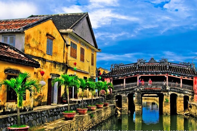 Hoi An Night Market - Ancient Town street food tours by Night - Walking through the Ancient Town after dark
