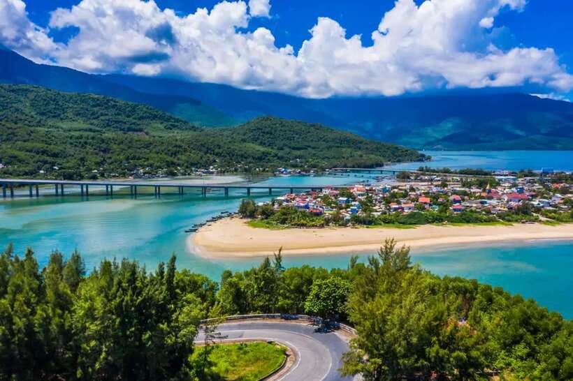 Hoi An: Private Car To/From Hue via Multi Attraction( 1-Way) - Marble Mountains: caves, pagodas, and stone peaks