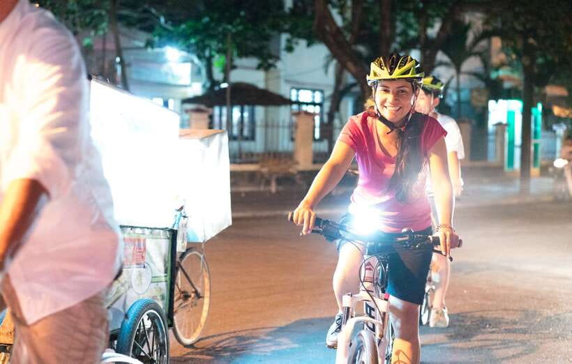 Hoi An: Private Evening Food Tour by Bike - First stop: banh mi from the Banh Mi Queen