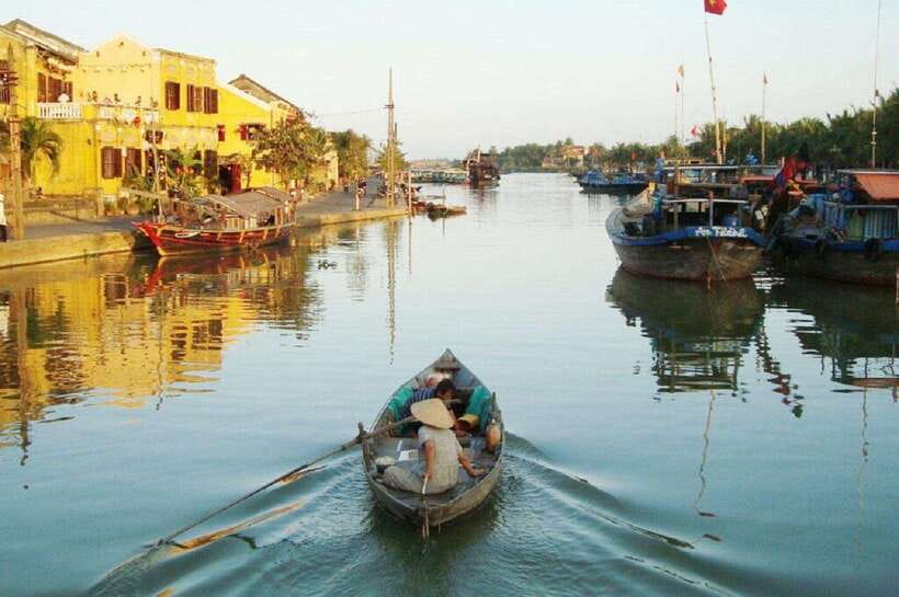 Hoi An: Private Lantern Cruise on the Thu Bon River - A private boat for couples, families, and small groups