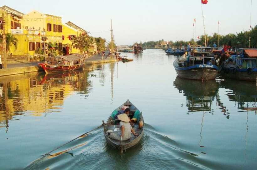 Hoi An: Private Lantern Cruise on the Thu Bon River - What the $10 price really buys you