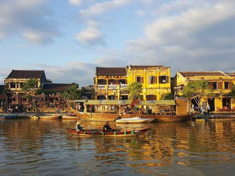 Hoi An: Private Lantern Cruise on the Thu Bon River - The captain and the quality of the experience
