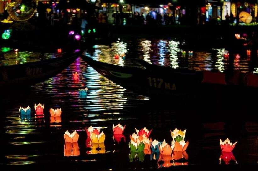 Hoi An: Private Lantern Cruise on the Thu Bon River - Meeting the captain at the riverside