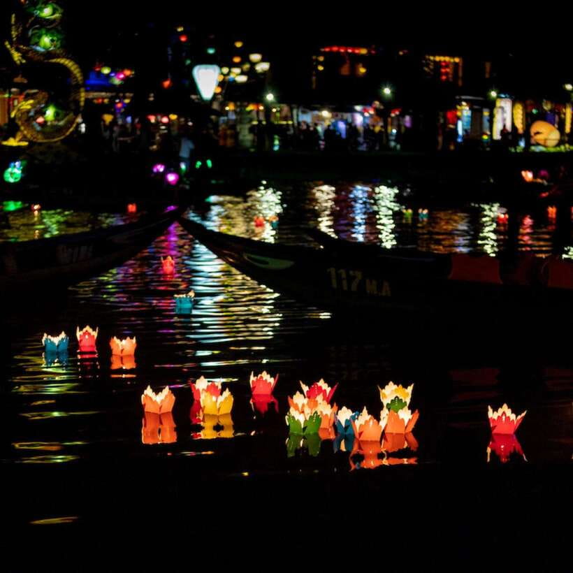 Hoi An: Private night boat Trip & release lantern on river - Is $8 good value for 15 minutes?