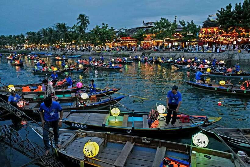 Hoi An: River Lantern Boat Experience with Free 5G eSIM - Key points to know before you go